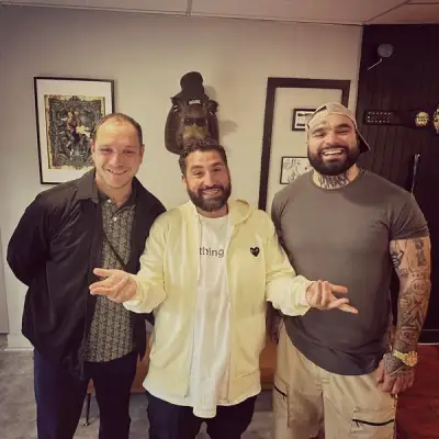Mouloud Achour chez Porrada Barber Shop